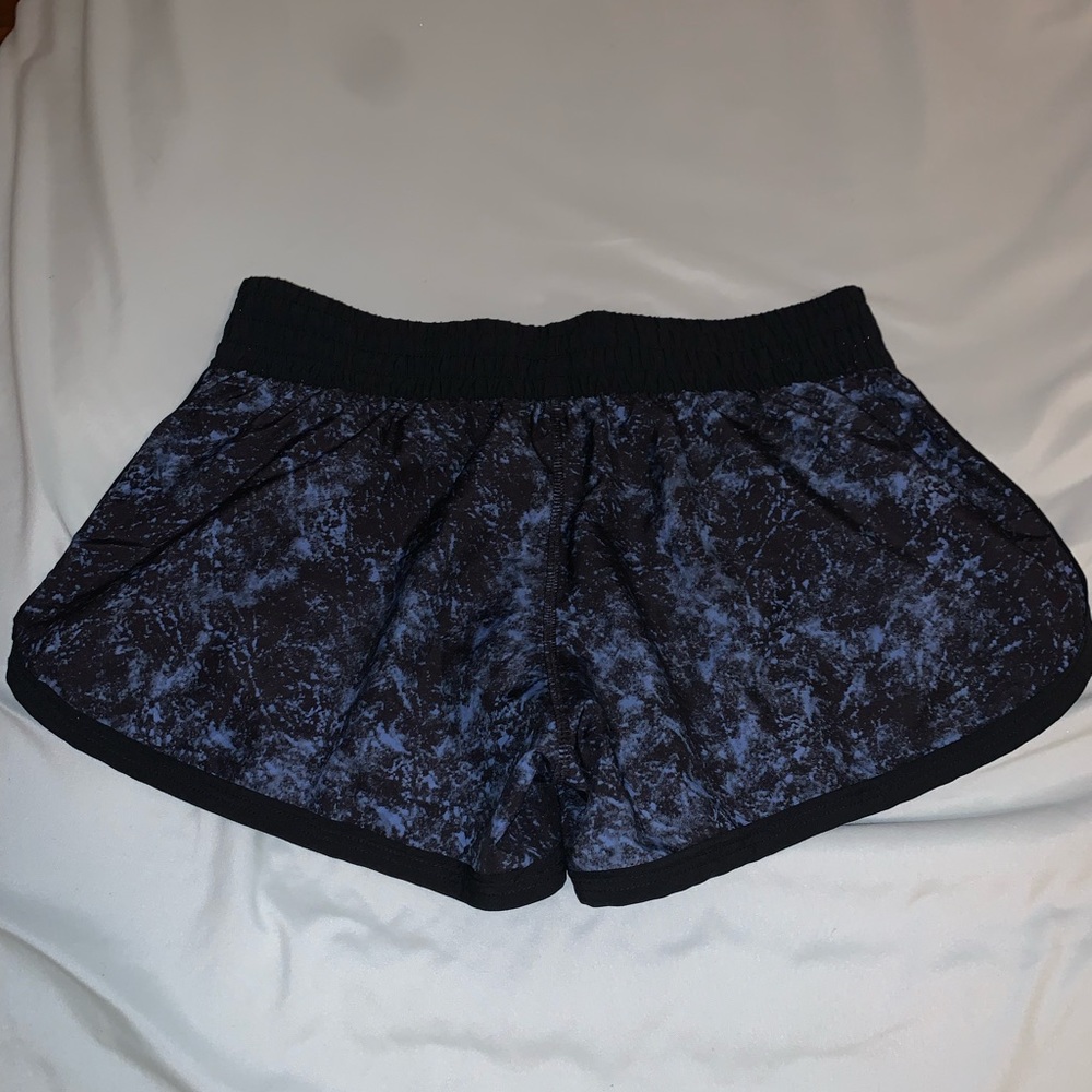 Under Armor Semi-Fitted Heat Gear Run Shorts with Inner Lining - Size Small